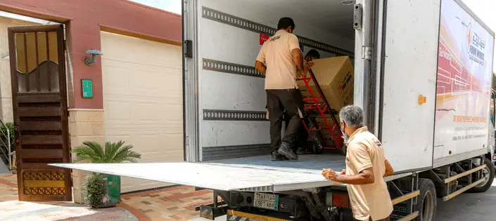 نقل اثاث قرية جميرا بخدمة مرتبة تناسب الشقق والفلل