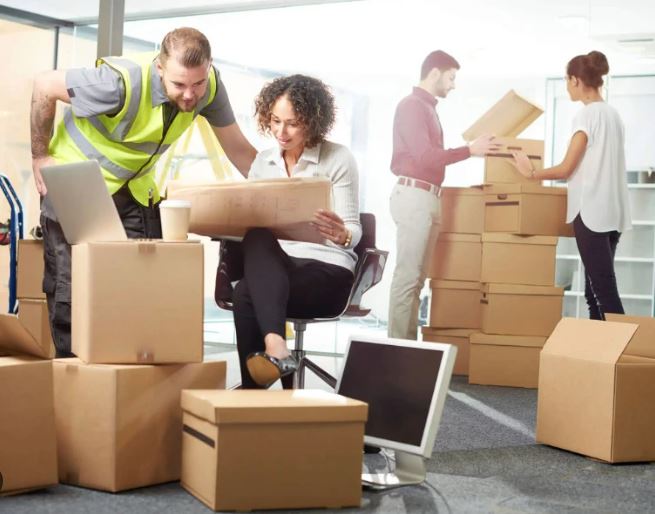 نقل اثاث وادي الصفا بخدمة مرتبة تناسب الشقق والفلل في دبي